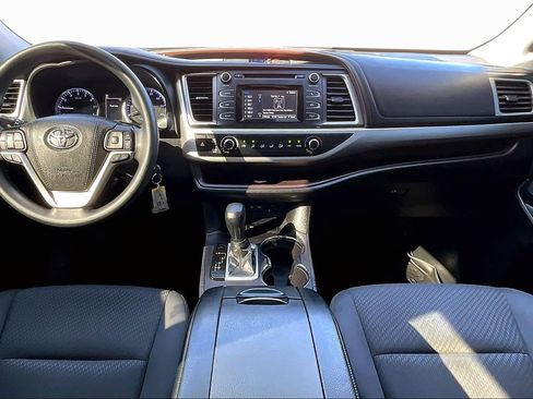 Used 2019 Toyota Highlander LE image 14