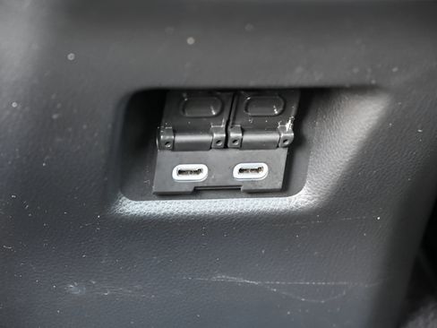 Used 2025 Toyota RAV4 XLE FWD image 30