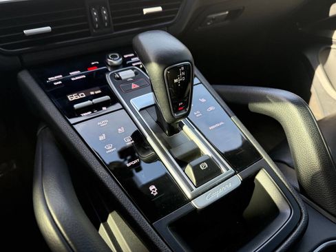 Used 2019 Porsche Cayenne image 41