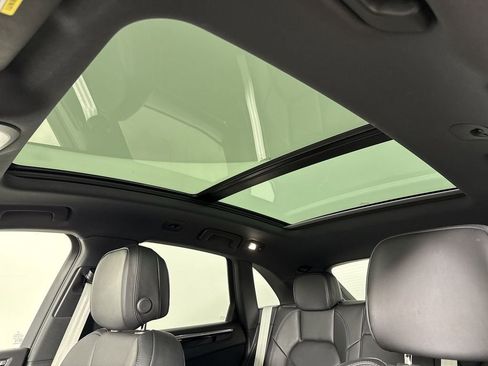 Certified 2025 Porsche Macan image 42