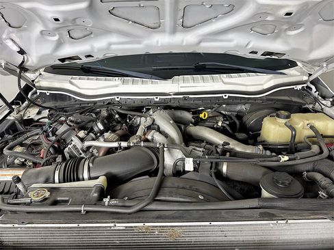 Used 2020 Ford F350 Platinum w/ FX4 Off-Road Package image 31