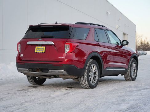 Used 2023 Ford Explorer XLT w/ Equipment Group 202A image 3