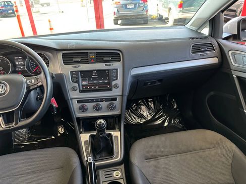 Used 2016 Volkswagen Golf S image 11