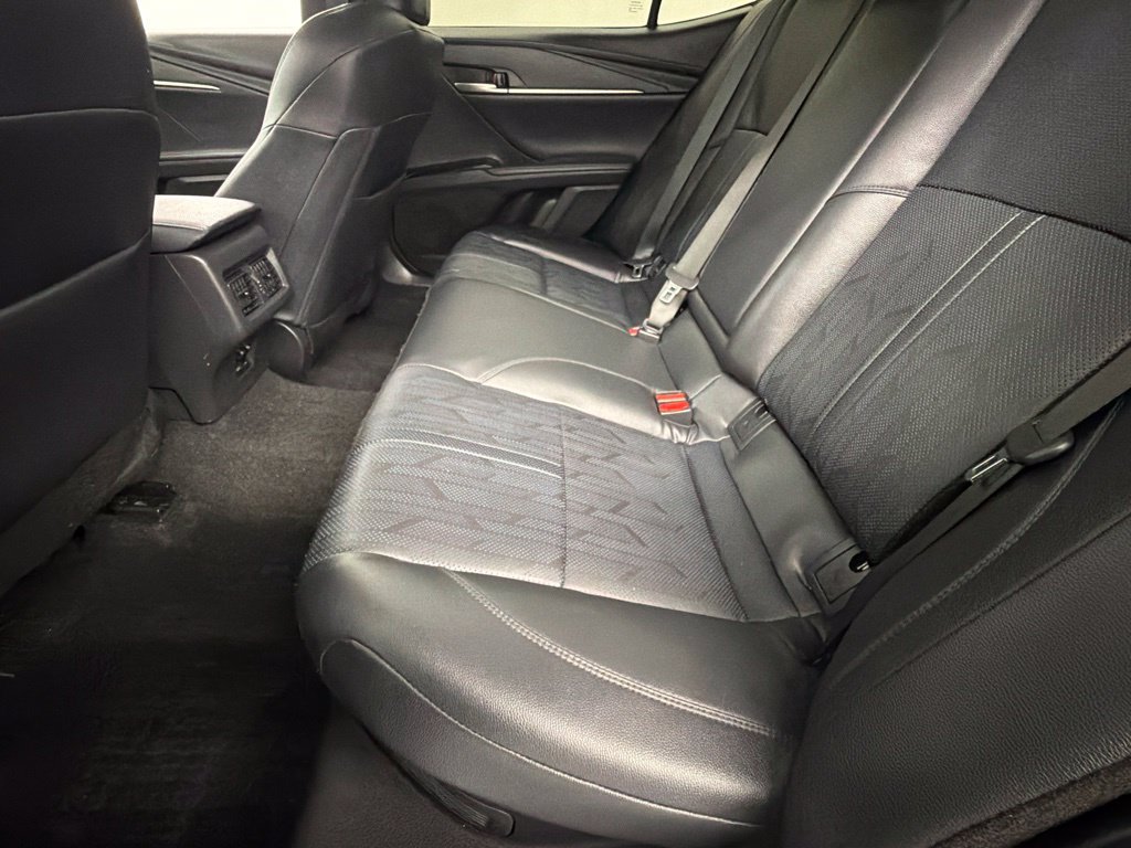 Used 2025 Toyota Camry XSE FWD image 40