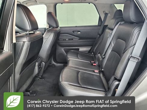 Used 2025 Nissan Pathfinder SL image 31
