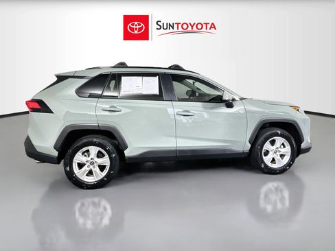 Used 2021 Toyota RAV4 XLE FWD image 2
