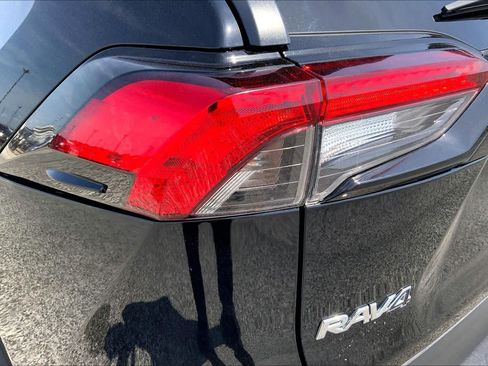 Used 2022 Toyota RAV4 LE FWD image 28