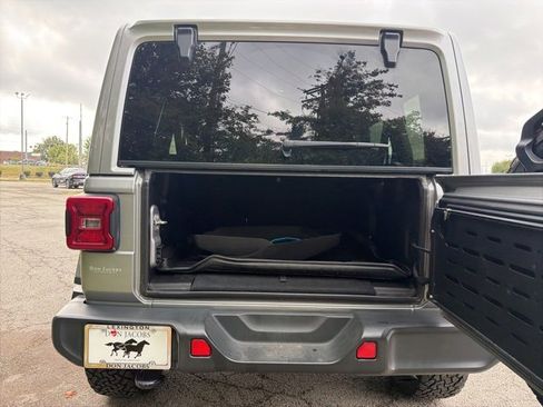 Used 2018 Jeep Wrangler Unlimited Sahara image 26