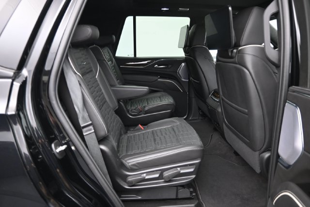 Certified 2024 Cadillac Escalade Sport Platinum w/ LPO, ONYX Package AWD/4WD image 40