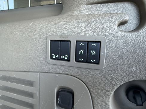 Used 2015 Chevrolet Suburban LTZ image 15