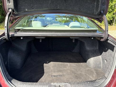 Used 2024 Nissan Altima 2.5 SV FWD image 14