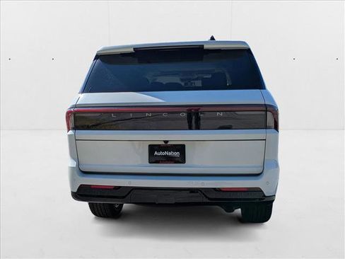 New 2025 Lincoln Navigator Reserve image 9