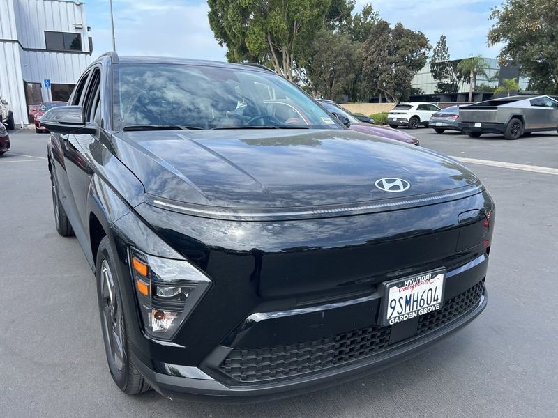 Certified 2025 Hyundai Kona SEL image 1