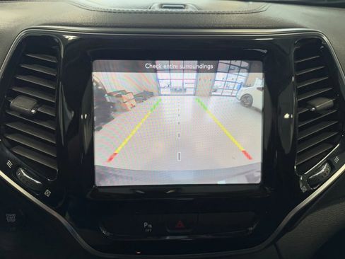 Used 2019 Jeep Cherokee Limited AWD/4WD image 38