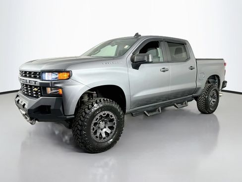 Used 2019 Chevrolet Silverado 1500 Custom w/ Custom Value Package AWD/4WD image 4