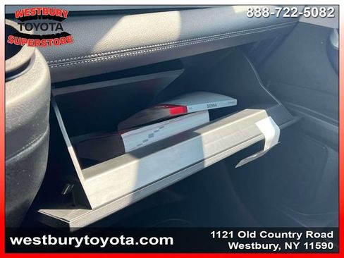Used 2025 Toyota Sienna LE FWD image 31