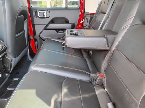 Used 2022 Jeep Wrangler Unlimited Sahara w/ Cold Weather Group image 18