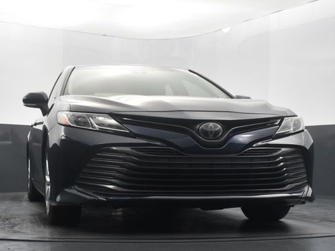 Used 2018 Toyota Camry LE image 42