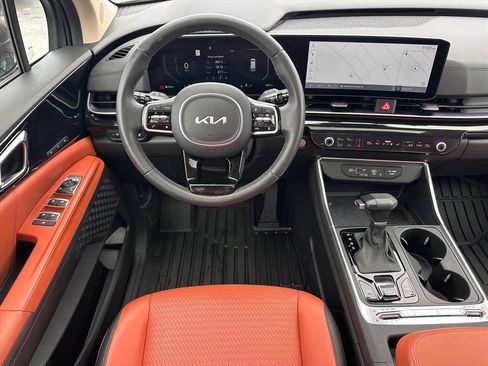 Used 2025 Kia Carnival SX Prestige image 10