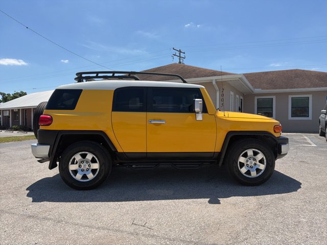 Used 2007 Toyota FJ Cruiser 2WD w/ Upgrade Pkg 2 image 5