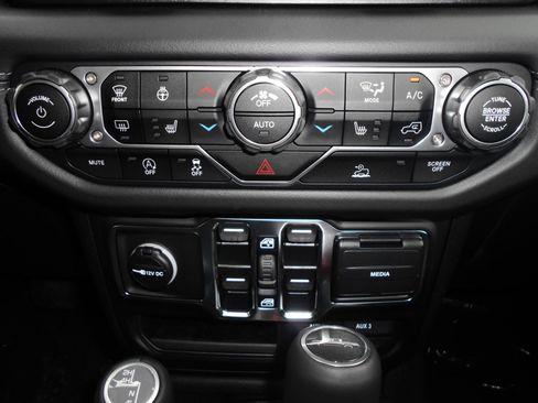 New 2025 Jeep Gladiator Sport image 15