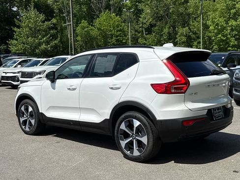 Used 2025 Volvo XC40 B5 Plus AWD/4WD image 11