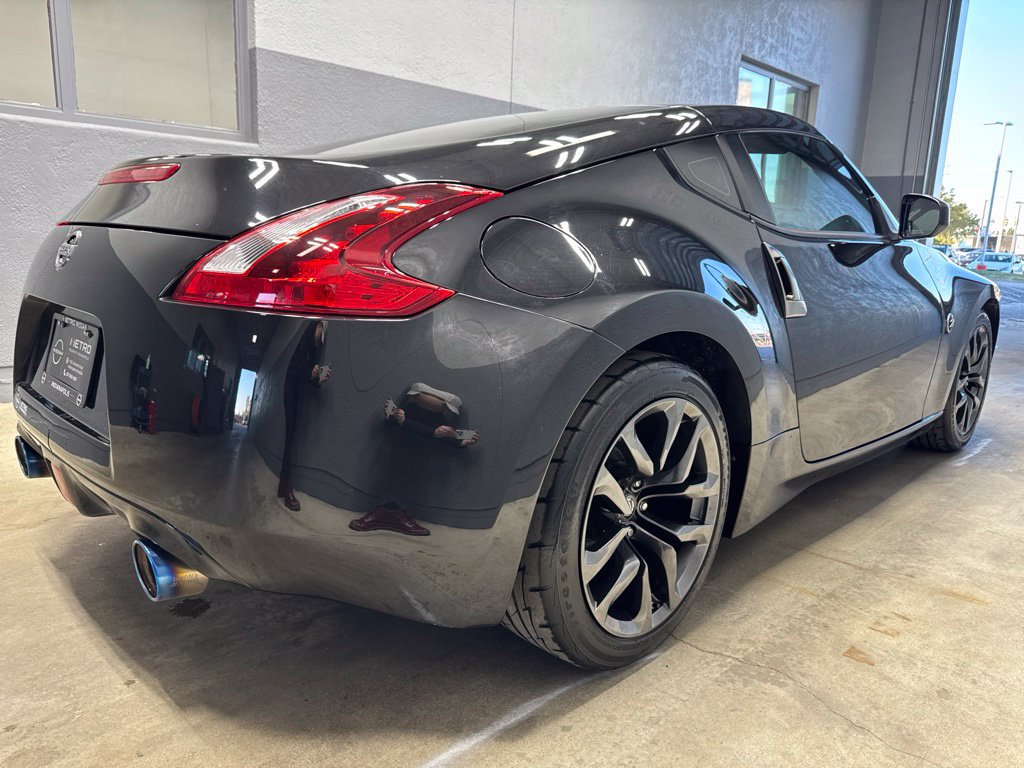 Used 2018 Nissan 370Z Coupe RWD image 3