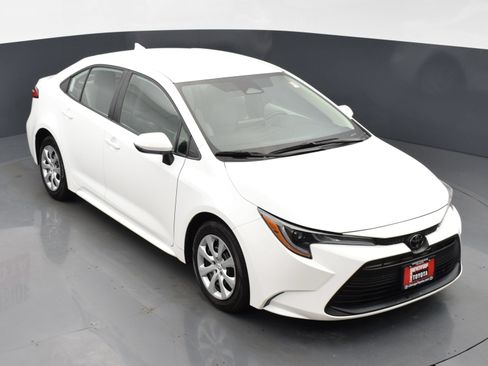 Used 2025 Toyota Corolla LE w/ Convenience Package FWD image 21