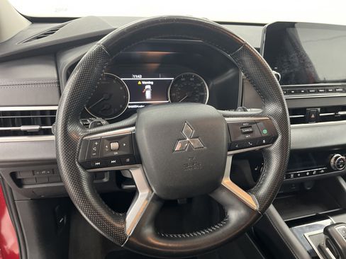 Used 2024 Mitsubishi Outlander SE Black Edition FWD image 11