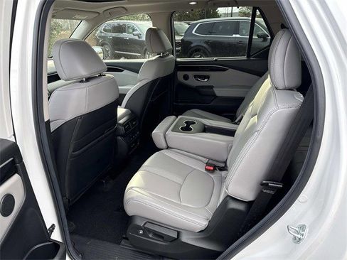 Used 2025 Honda Pilot Touring image 17
