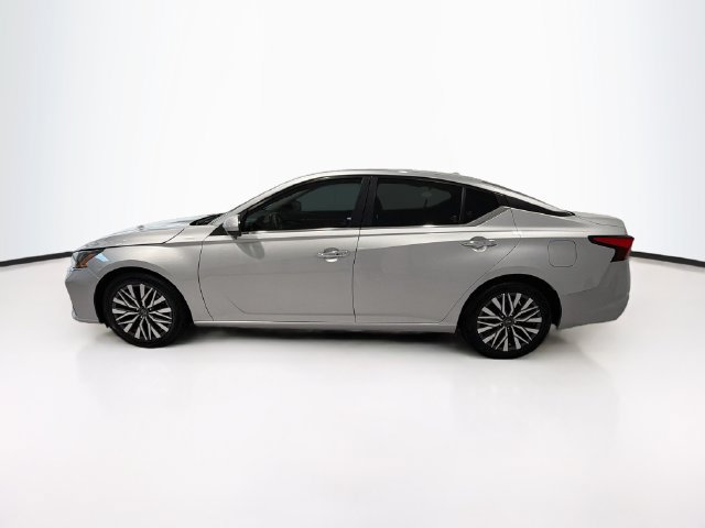 Used 2023 Nissan Altima 2.5 SV FWD image 4