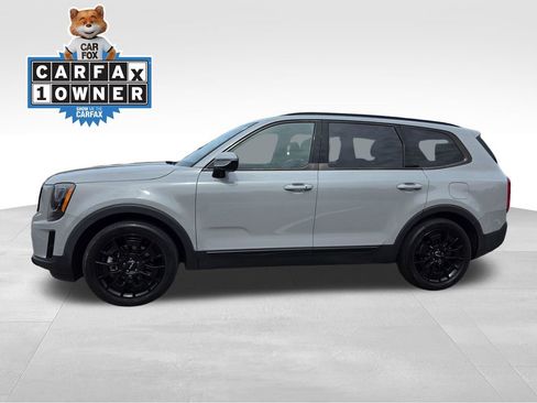 Used 2022 Kia Telluride SX w/ SX Prestige Package image 3
