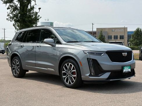 Used 2023 Cadillac XT6 Sport w/ Technology Package AWD/4WD image 2