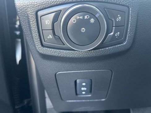 Used 2015 Ford F150 XLT image 26