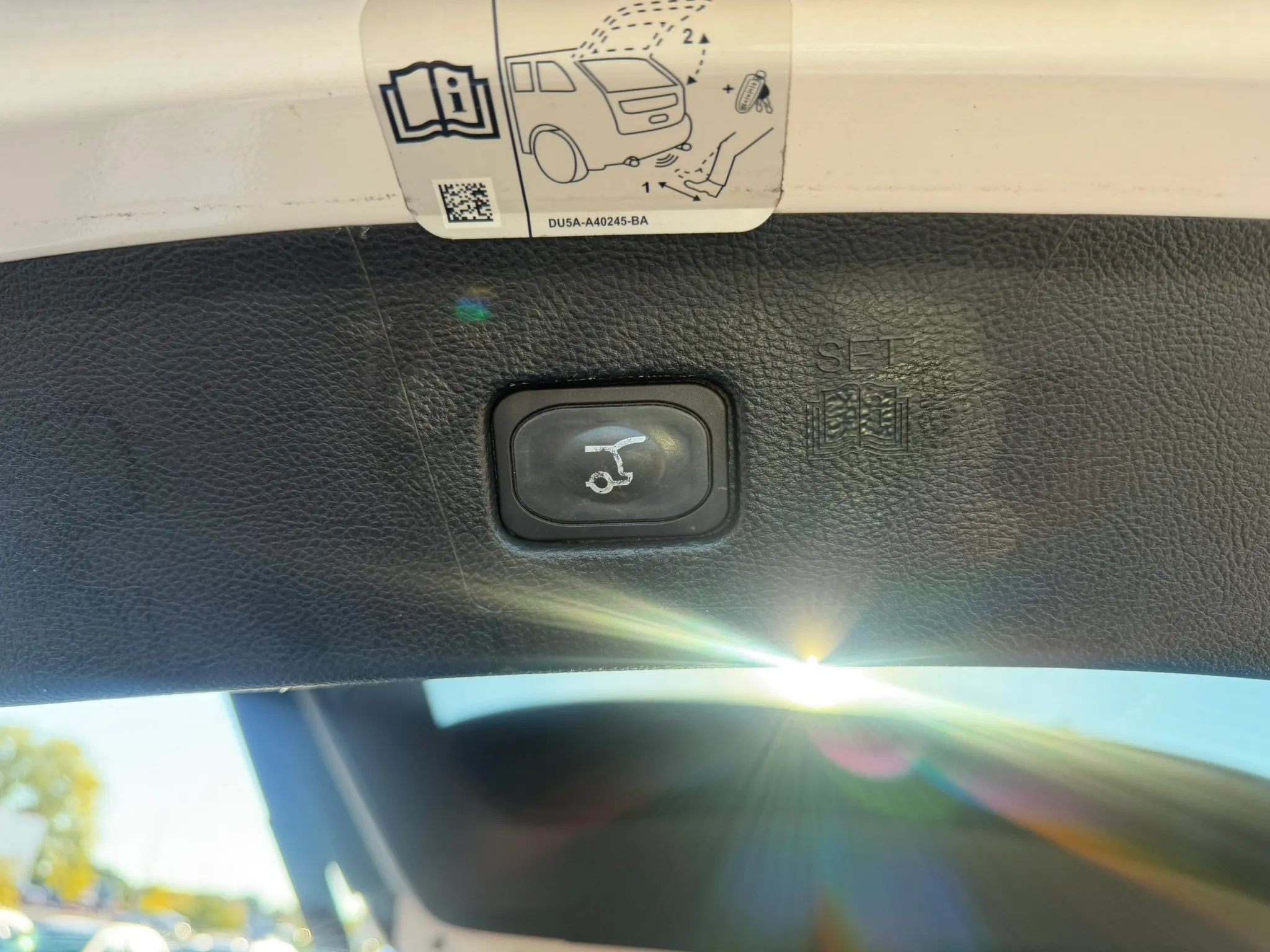 Used 2018 Ford Edge Titanium w/ Equipment Group 301A FWD image 17