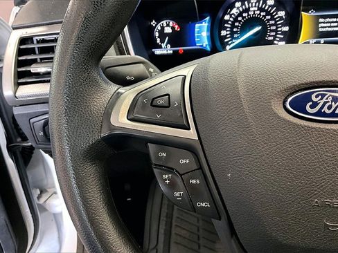 Used 2017 Ford Fusion SE w/ Fusion SE Technology Package image 17