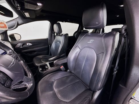 Used 2019 Chrysler Pacifica Touring-L Plus w/ Advanced Safetytec Group image 11