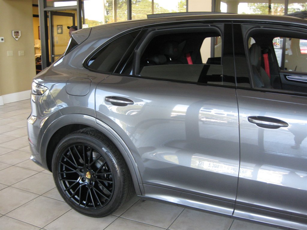 Used 2023 Porsche Cayenne GTS w/ Assistance Package AWD/4WD image 4
