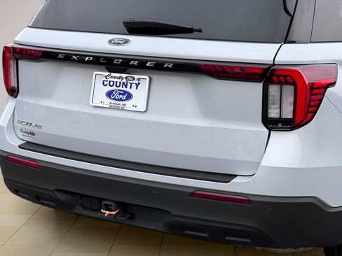 Used 2025 Ford Explorer Active image 42