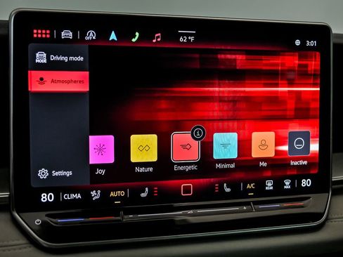 Certified 2025 Volkswagen Tiguan SE image 21