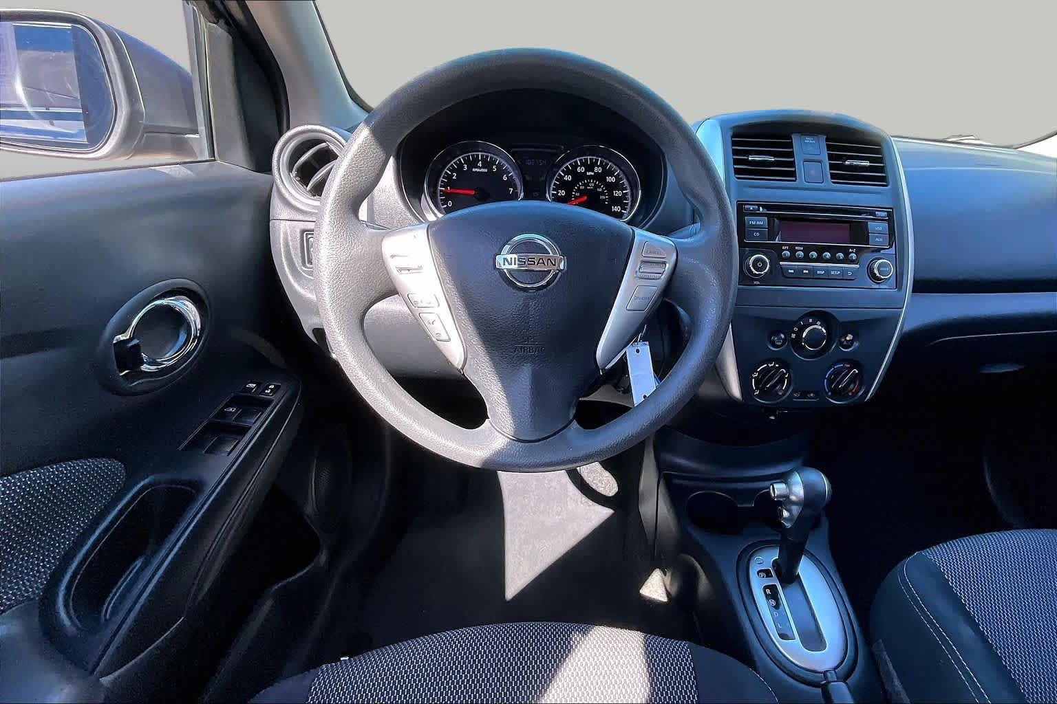 Used 2016 Nissan Versa SV FWD image 6