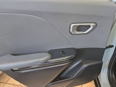Used 2025 Kia K4 FWD image 25