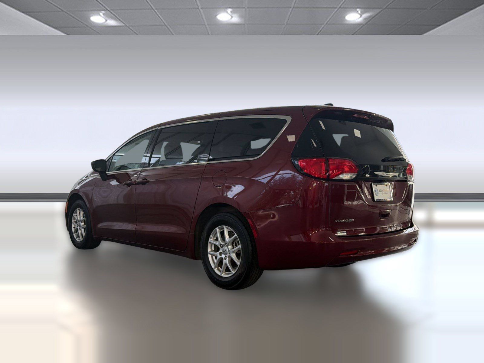 Used 2023 Chrysler Voyager LX FWD image 3