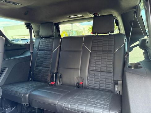 Used 2023 Cadillac Escalade Sport Platinum w/ LPO, ONYX Package AWD/4WD image 12