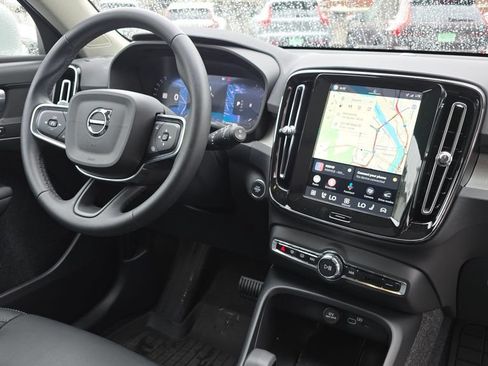 Certified 2025 Volvo XC40 B5 Core w/ Climate Package AWD/4WD image 11