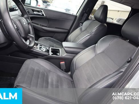 Used 2024 Mitsubishi Outlander SE image 15