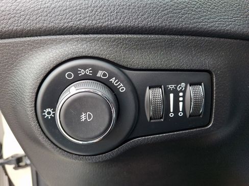 Used 2020 Jeep Compass Limited w/ Premium Lighting Group image 25