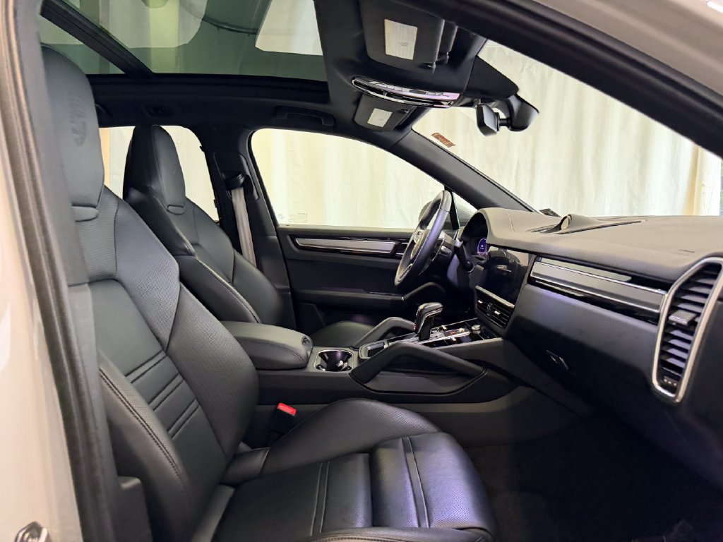 Certified 2023 Porsche Cayenne Platinum Edition AWD/4WD image 13