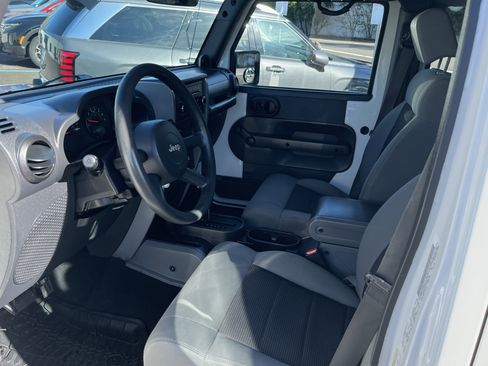 Used 2009 Jeep Wrangler X image 10