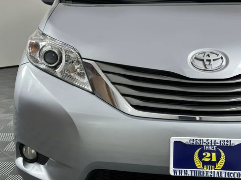 Used 2013 Toyota Sienna XLE w/ Premium Pkg AWD/4WD image 4